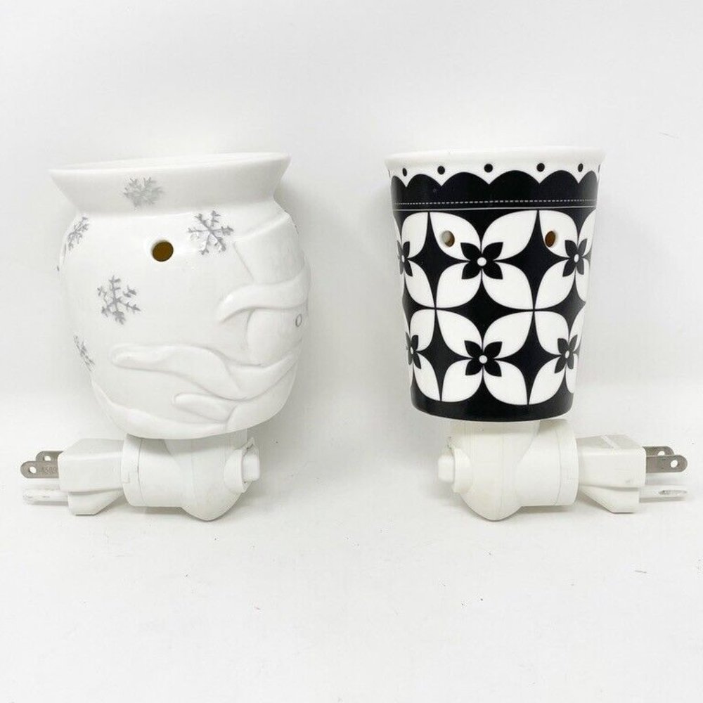 2 Scentsy Wall Plug Warmer Night Light Black & White, Snowman Snow Day